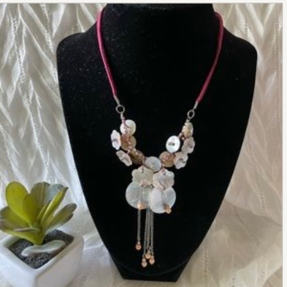 Beaded cluster flower abalone necklace - Picture 1 of 1